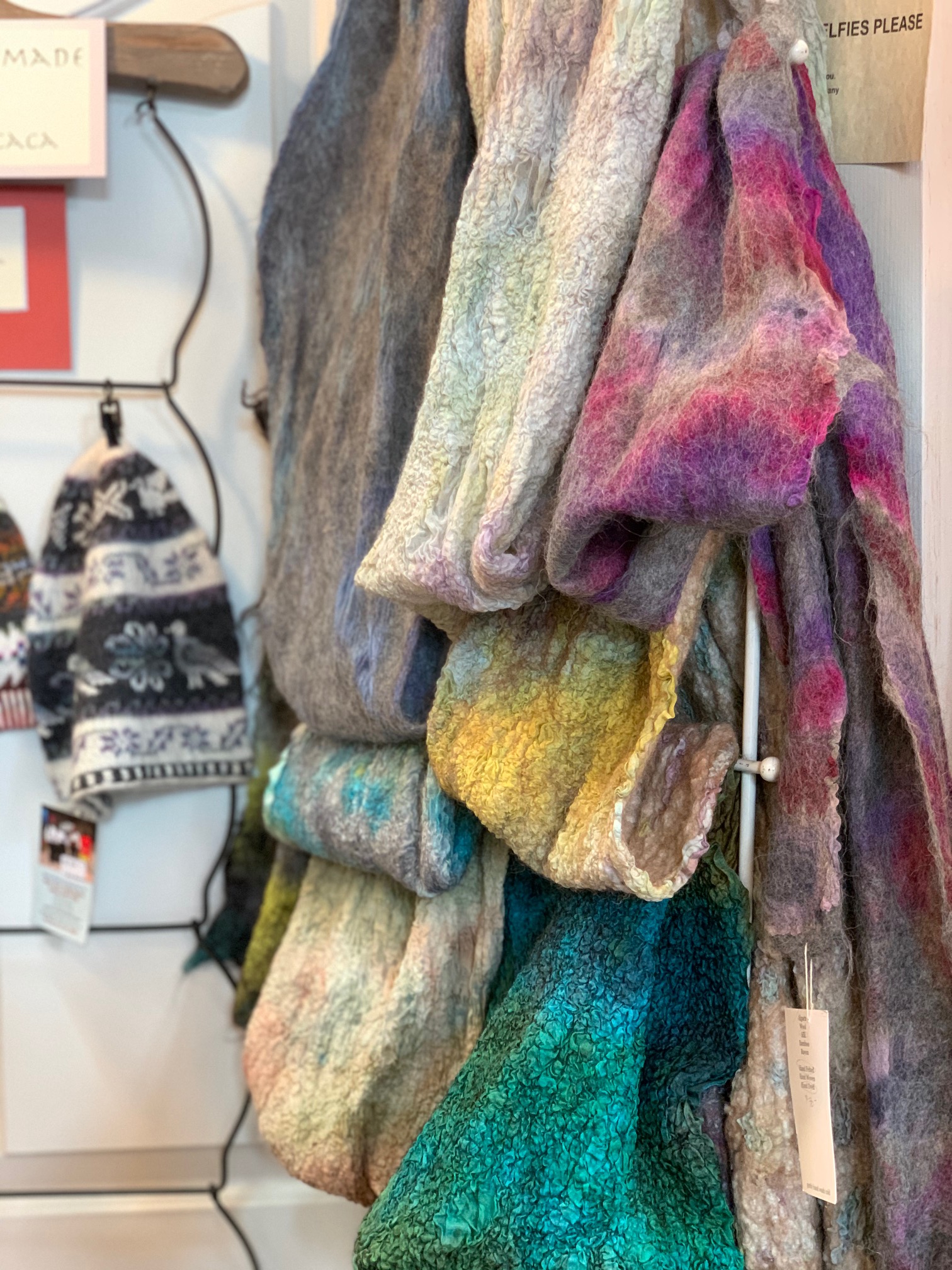 MH-Scarf-V